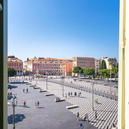 Renting - 13 Massena - Live A Dream Luxury Loft - Place Massena *