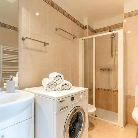 Renting - 13 Massena - Live A Dream Luxury Loft - Place Massena