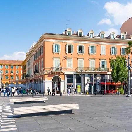 Renting - 13 Massena - Live A Dream Luxury Loft - Place Massena Nizza