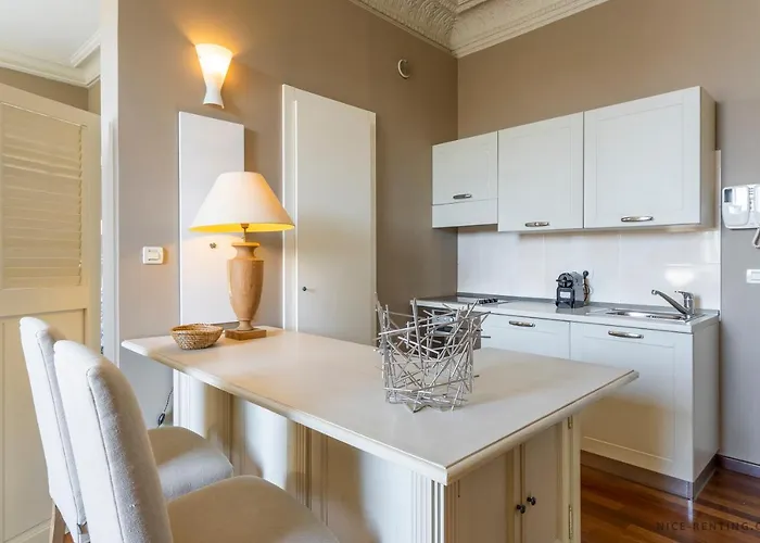 Renting - 13 Massena - Live A Dream Luxury Loft - Place Massena