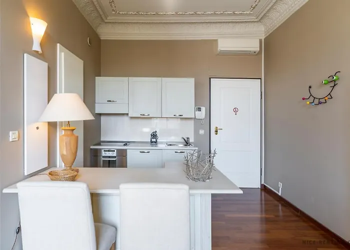 Renting - 13 Massena - Live A Dream Luxury Loft - Place Massena