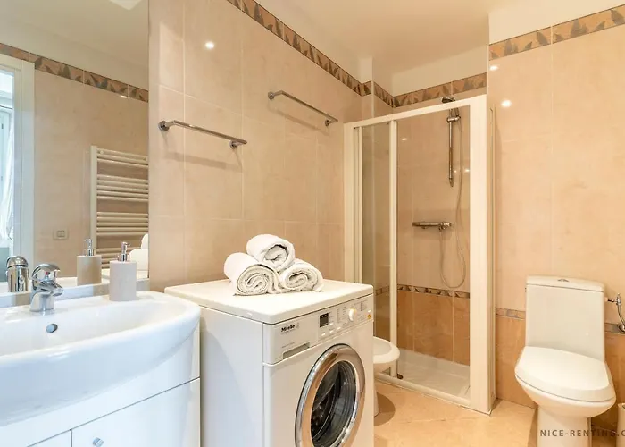 Renting - 13 Massena - Live A Dream Luxury Loft - Place Massena