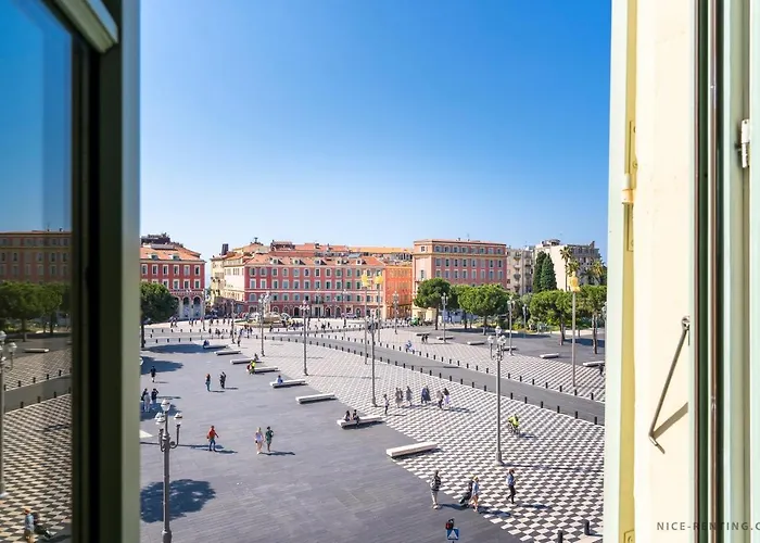 Renting - 13 Massena - Live A Dream Luxury Loft - Place Massena *