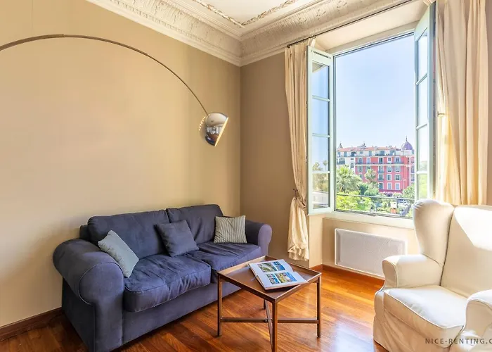 Renting - 13 Massena - Live A Dream Luxury Loft - Place Massena Apartment *